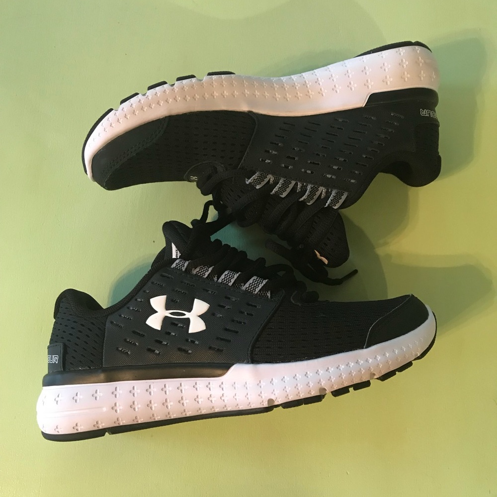 Under Armour Running Sneaker Shoes👟 B&W NWOT